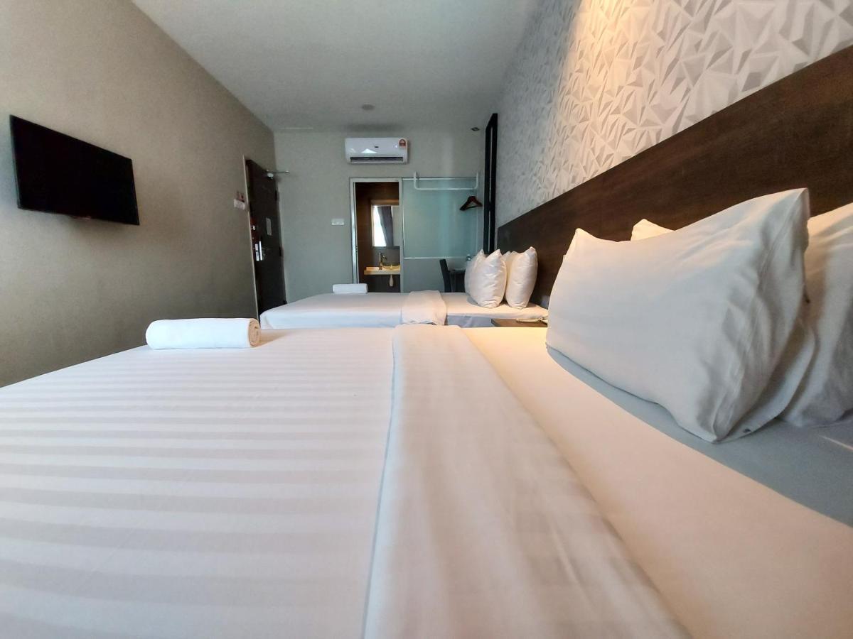 Miico Hotel @ Mount Austin ยะโฮร์บาห์รู ภายนอก รูปภาพ