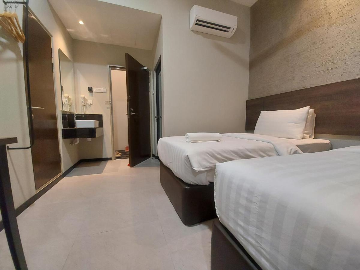 Miico Hotel @ Mount Austin ยะโฮร์บาห์รู ภายนอก รูปภาพ