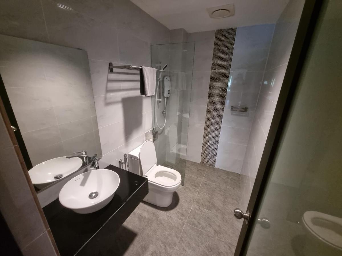 Miico Hotel @ Mount Austin ยะโฮร์บาห์รู ภายนอก รูปภาพ