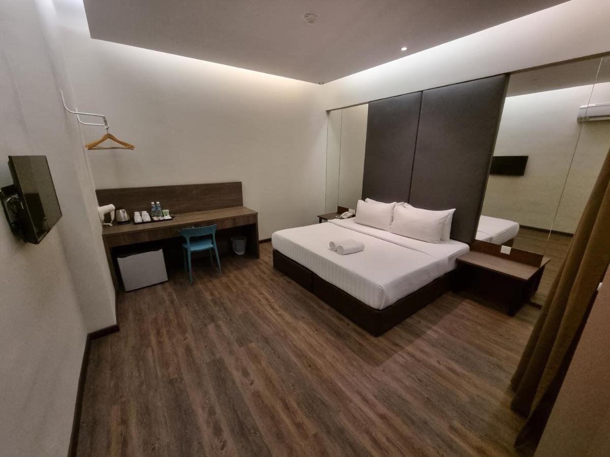 Miico Hotel @ Mount Austin ยะโฮร์บาห์รู ภายนอก รูปภาพ