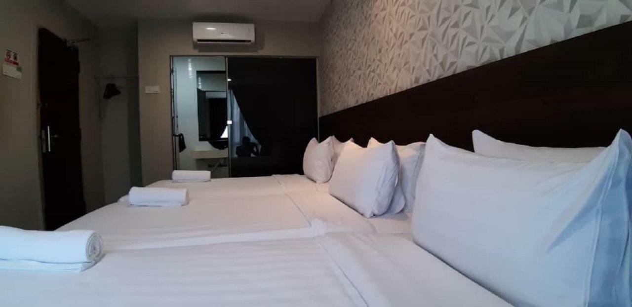 Miico Hotel @ Mount Austin ยะโฮร์บาห์รู ภายนอก รูปภาพ