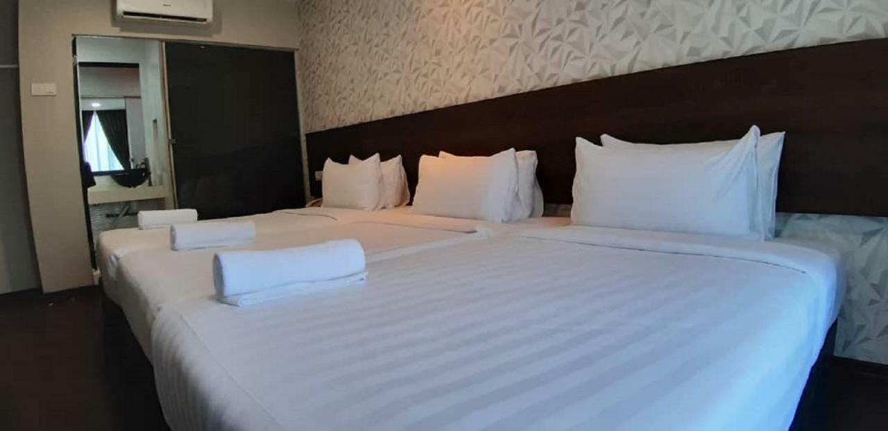 Miico Hotel @ Mount Austin ยะโฮร์บาห์รู ภายนอก รูปภาพ