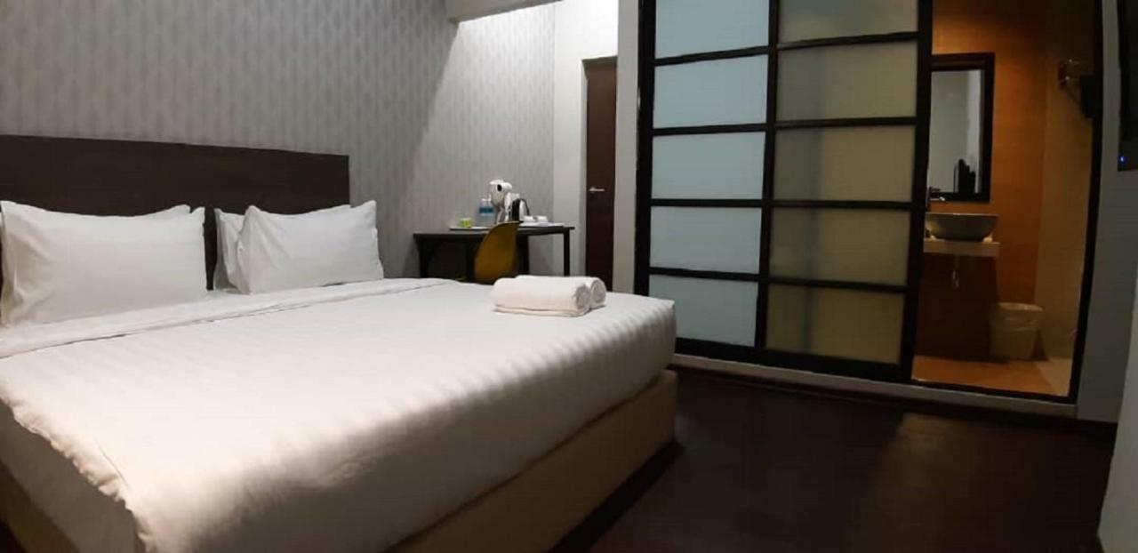 Miico Hotel @ Mount Austin ยะโฮร์บาห์รู ภายนอก รูปภาพ