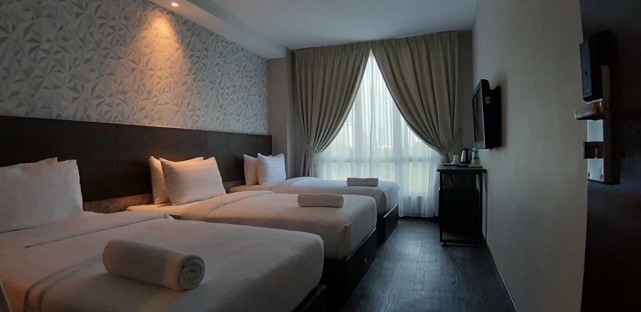 Miico Hotel @ Mount Austin ยะโฮร์บาห์รู ภายนอก รูปภาพ