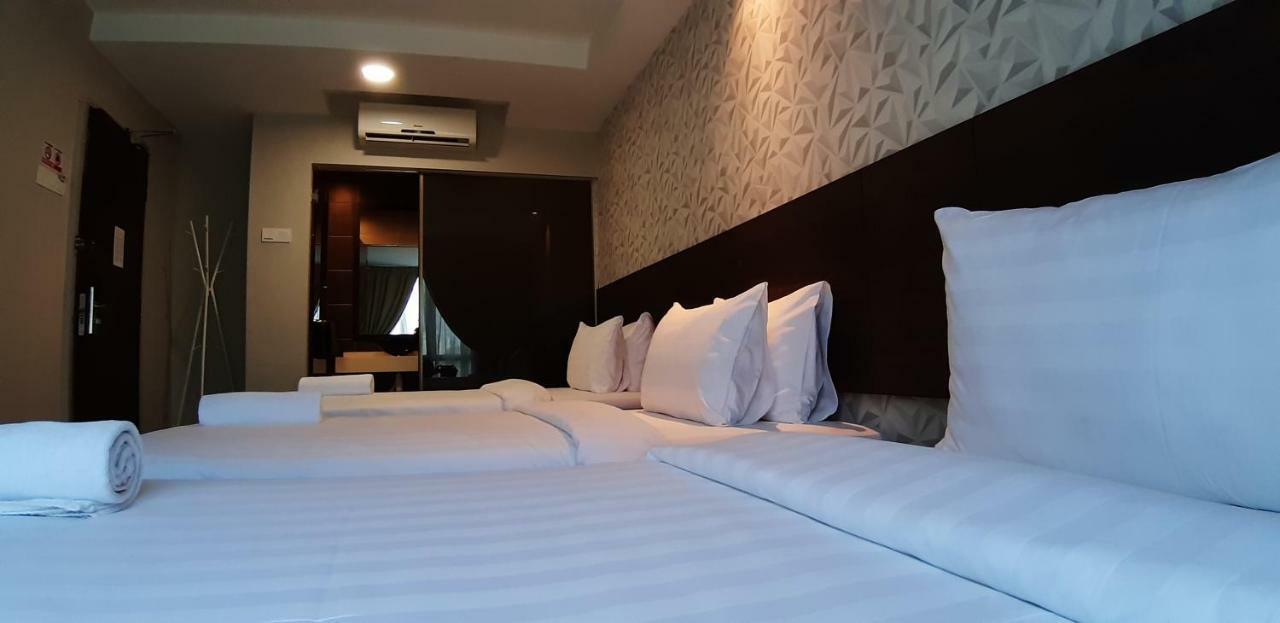 Miico Hotel @ Mount Austin ยะโฮร์บาห์รู ภายนอก รูปภาพ