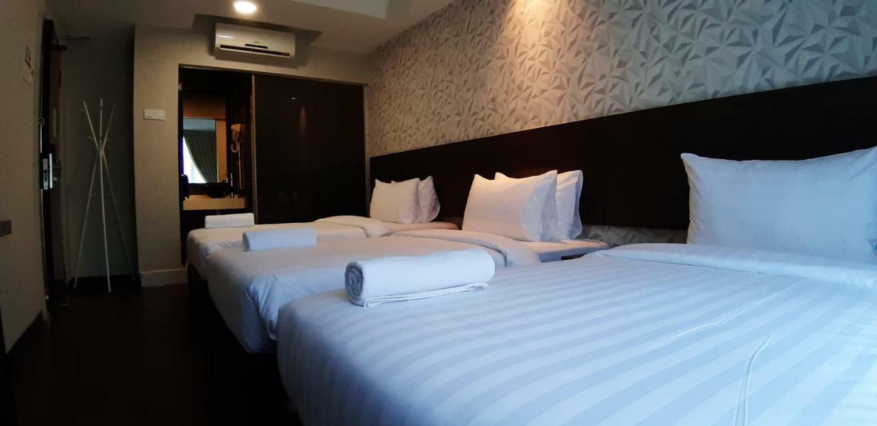 Miico Hotel @ Mount Austin ยะโฮร์บาห์รู ภายนอก รูปภาพ
