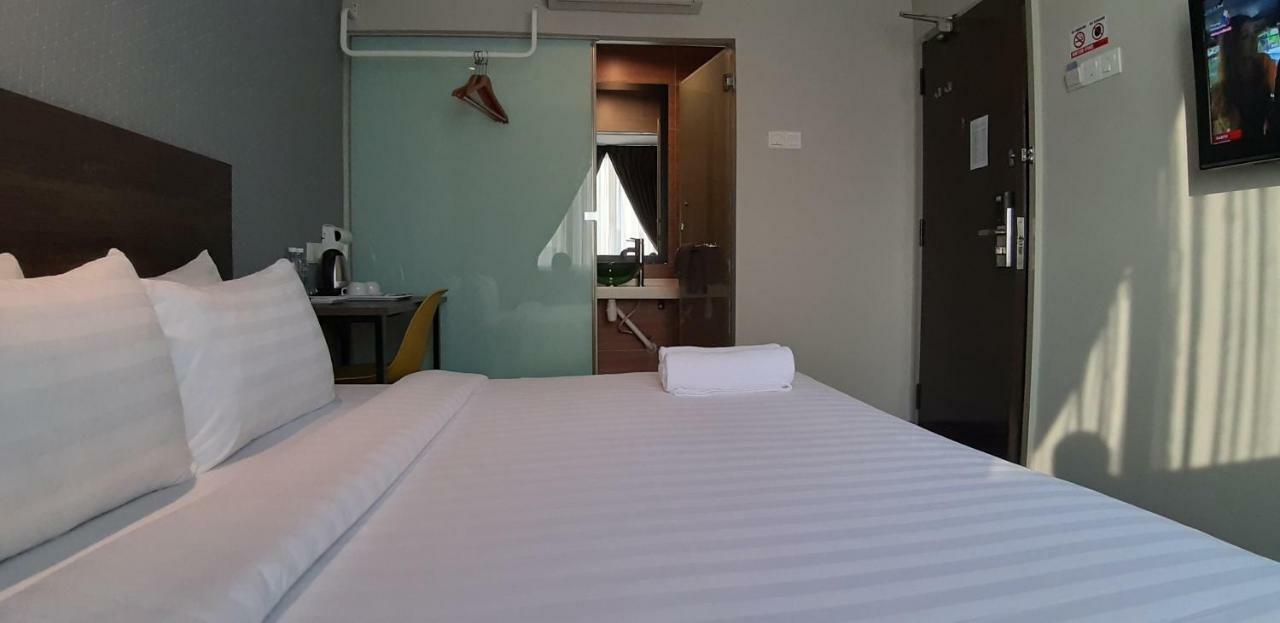 Miico Hotel @ Mount Austin ยะโฮร์บาห์รู ภายนอก รูปภาพ