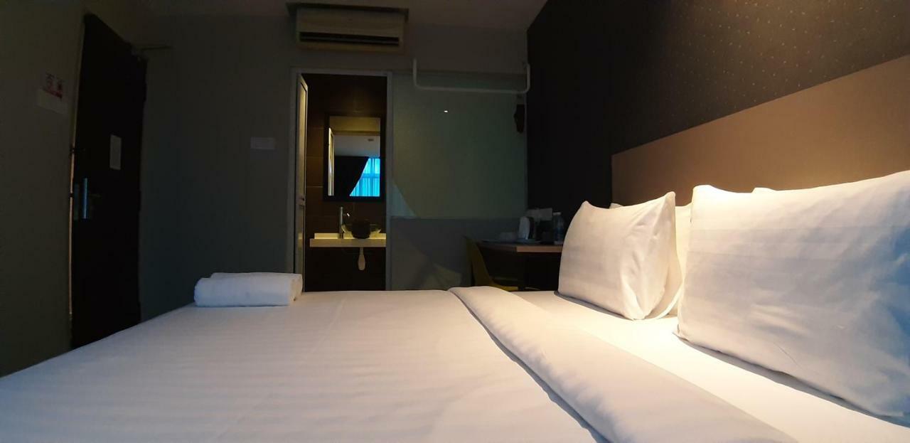 Miico Hotel @ Mount Austin ยะโฮร์บาห์รู ภายนอก รูปภาพ