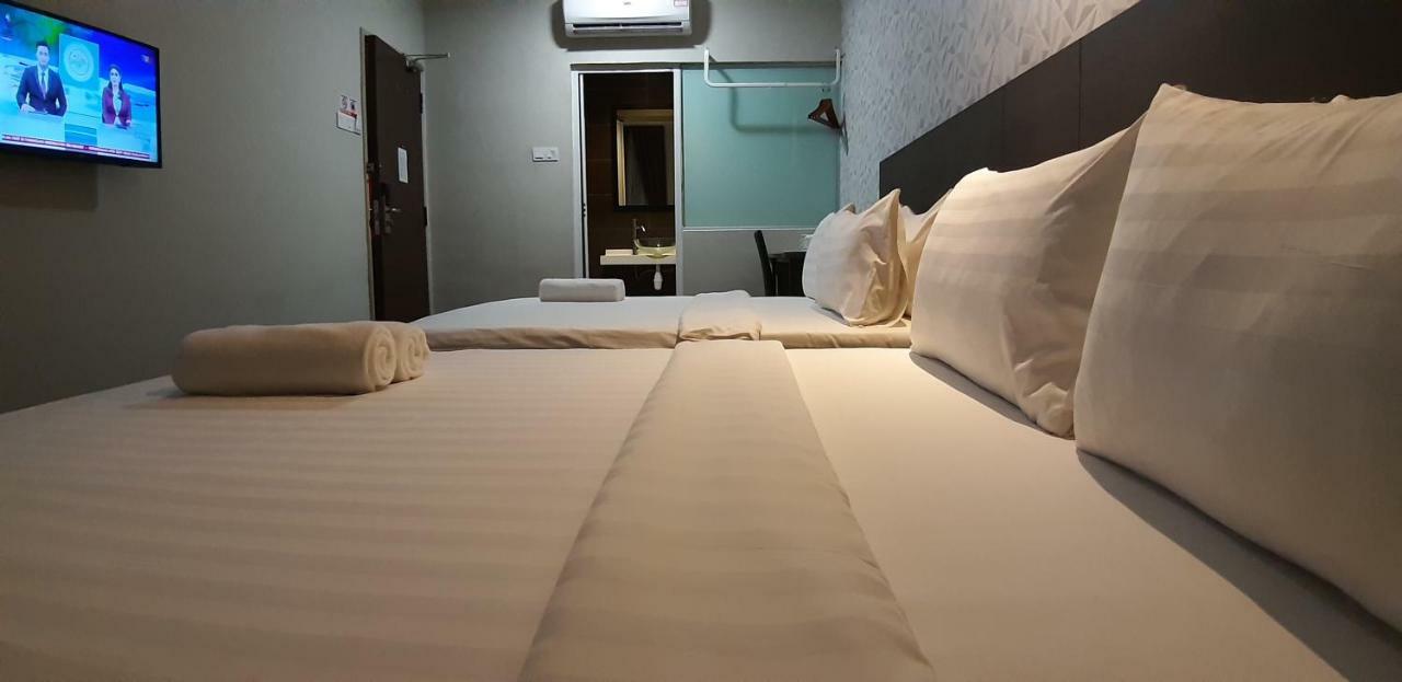 Miico Hotel @ Mount Austin ยะโฮร์บาห์รู ภายนอก รูปภาพ