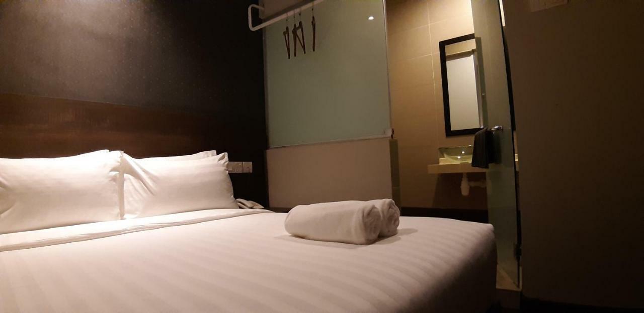 Miico Hotel @ Mount Austin ยะโฮร์บาห์รู ภายนอก รูปภาพ