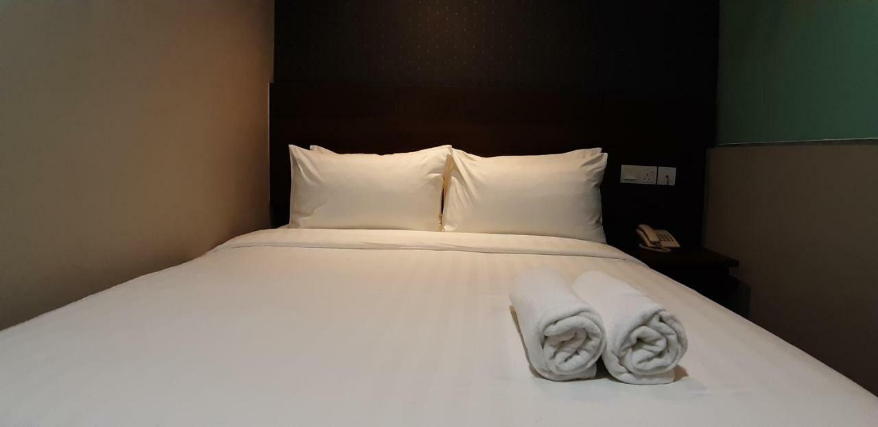 Miico Hotel @ Mount Austin ยะโฮร์บาห์รู ภายนอก รูปภาพ
