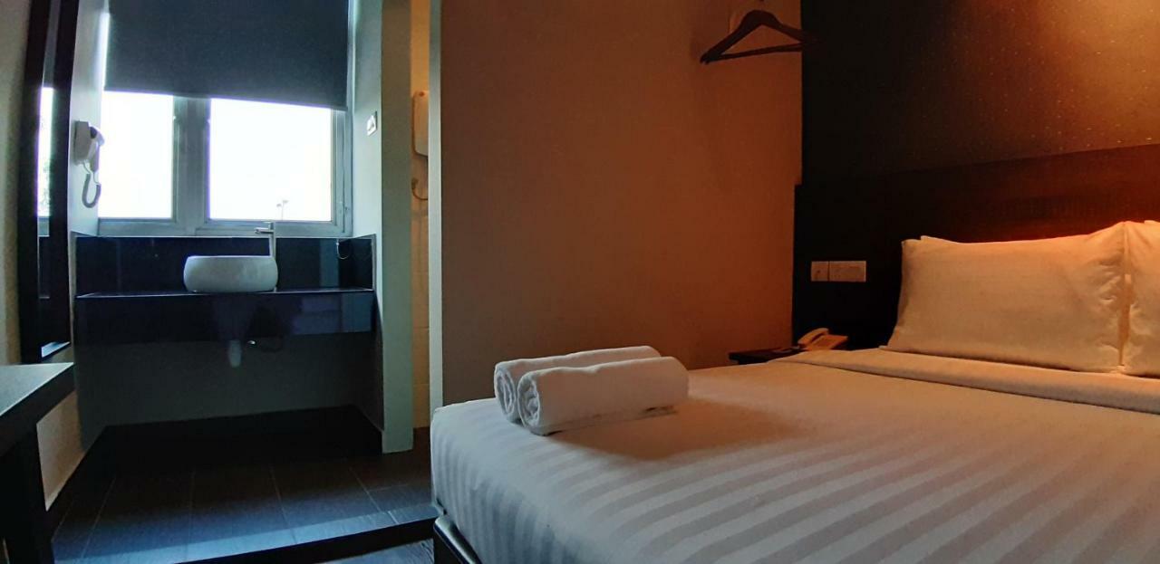 Miico Hotel @ Mount Austin ยะโฮร์บาห์รู ภายนอก รูปภาพ