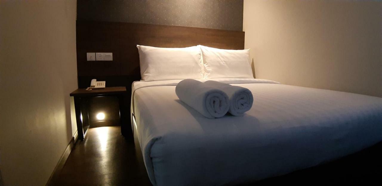 Miico Hotel @ Mount Austin ยะโฮร์บาห์รู ภายนอก รูปภาพ