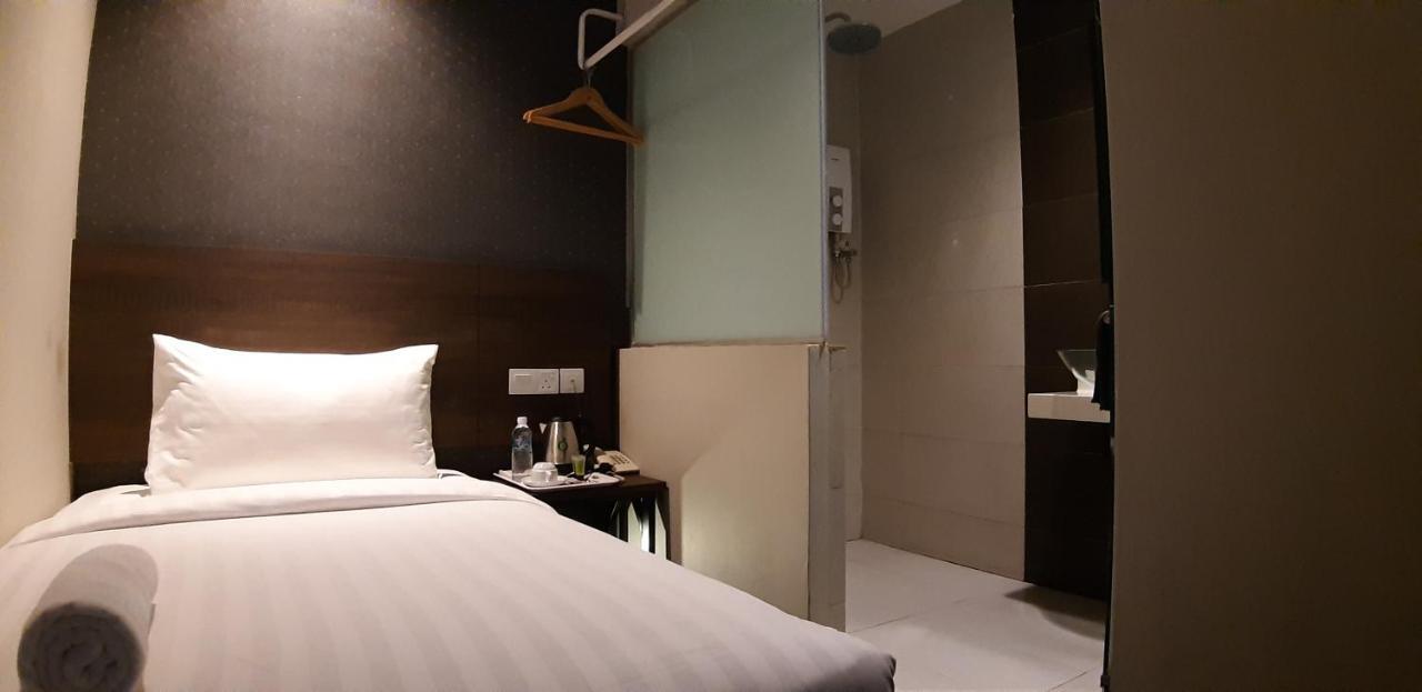 Miico Hotel @ Mount Austin ยะโฮร์บาห์รู ภายนอก รูปภาพ