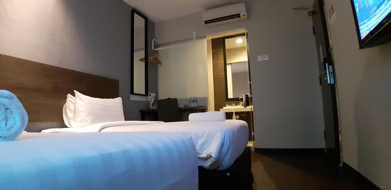 Miico Hotel @ Mount Austin ยะโฮร์บาห์รู ภายนอก รูปภาพ
